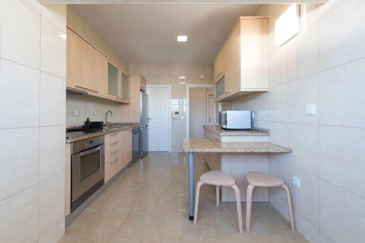 Lovelystay - Downtown Modern 2Br Flat With Free Parking Porto Exterior foto
