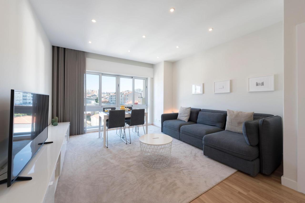 Lovelystay - Downtown Modern 2Br Flat With Free Parking Porto Exterior foto