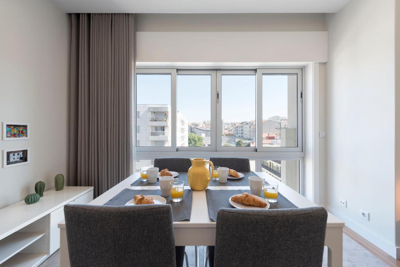 Lovelystay - Downtown Modern 2Br Flat With Free Parking Porto Exterior foto