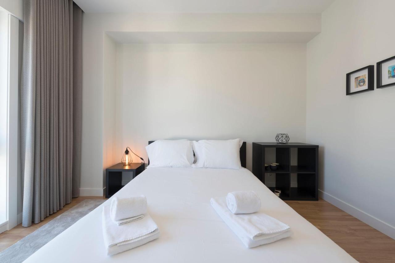 Lovelystay - Downtown Modern 2Br Flat With Free Parking Porto Exterior foto