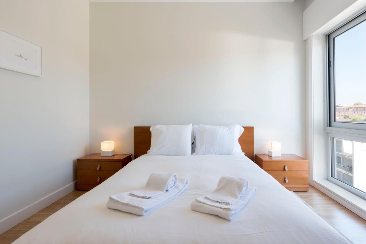Lovelystay - Downtown Modern 2Br Flat With Free Parking Porto Exterior foto