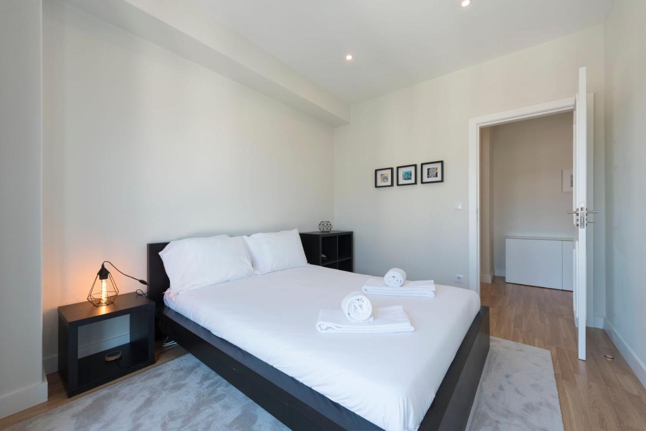 Lovelystay - Downtown Modern 2Br Flat With Free Parking Porto Exterior foto